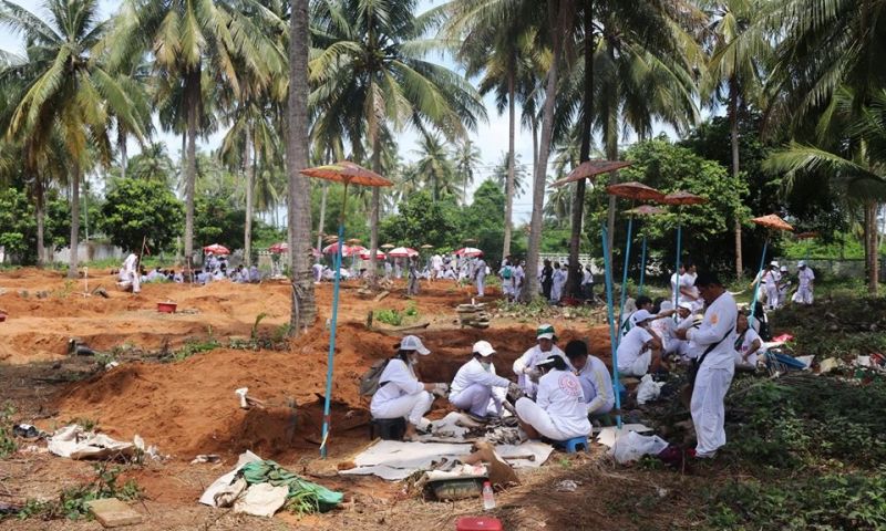 กุศลธรรมภูเก็ตเชิญผู้มีจิตศรัทธาเก็บศพไร้ญาติล้างป่าช้า 11 วันขุดทำบุญ 200 ศพ