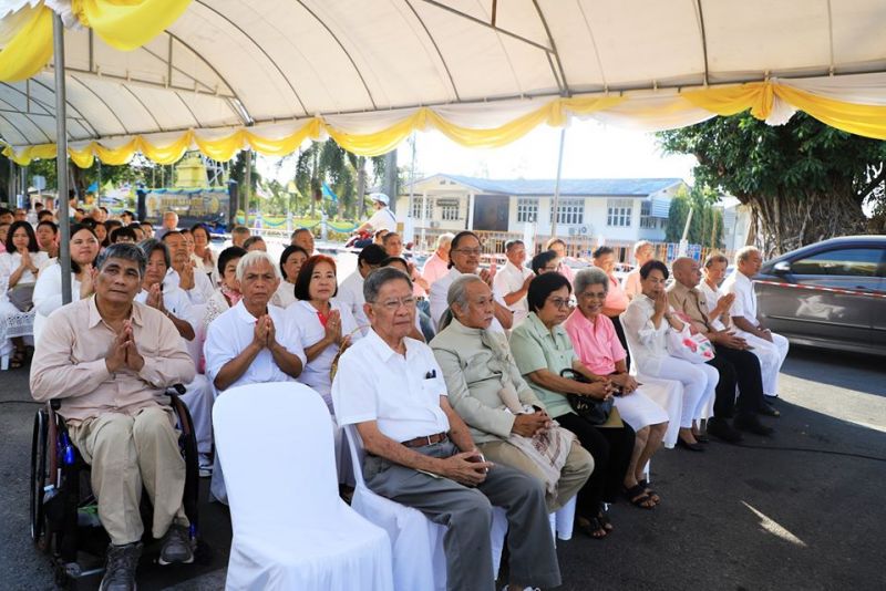 ลูกหลานตระกูลรัตนดิลก ณ ภูเก็ต และแขกผู้มีเกียรติเข้าร่วมพิธี ภาพ เทศบาลนครภูเก็ต