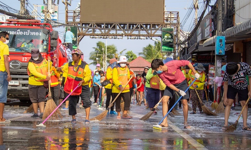 เทศบาลเมืองป่าตองจัดกิจกรรม “Big Clearning Day” ภาพ ทม.ป่าตอง