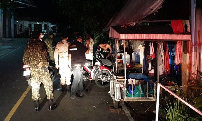 ปกครองภูเก็ตตรวจจับ 10 คนไทยและเมียนมา ฝ่าฝืนเคอร์ฟิว