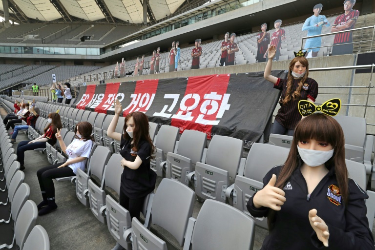 สโมสรฟุตบอลเกาหลีใต้ถูกปรับ 100 ล้านวอน วางตุ๊กตาเรท-X แทนผู้ชมในสนาม 