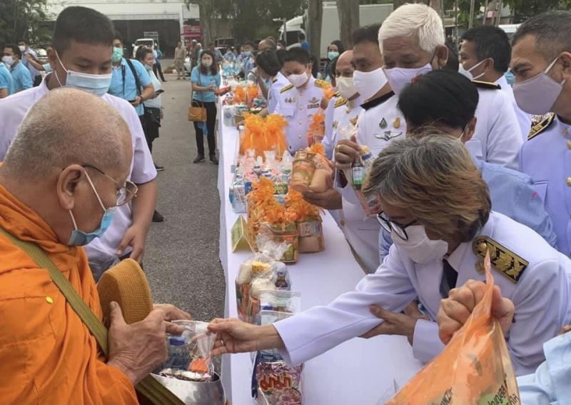 ภูเก็ตทำบุญตักบาตรพระสงฆ์ 89 รูปเนื่องในโอกาสวันเฉลิมพระชนมพรรษา 12 สิงหา