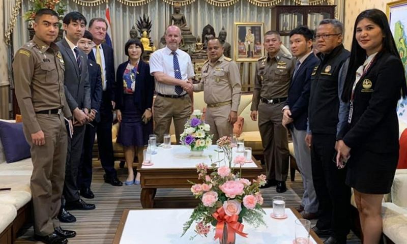 พ่อเมืองภูเก็ตต้อนรับกงสุลอังกฤษ หารือแนวทางฟื้นเศรษฐกิจภูเก็ต