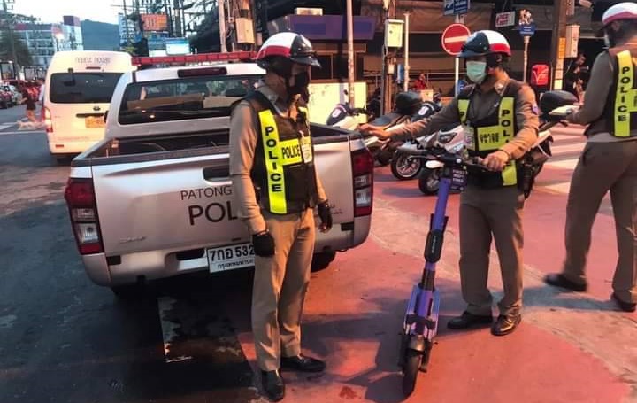 สภ.ป่าตองออกใบสั่งนทท.ขับขี่สกู๊ตเตอร์ไฟฟ้า พร้อมตรวจสอบและดำเนินการกับเจ้าของรถ
