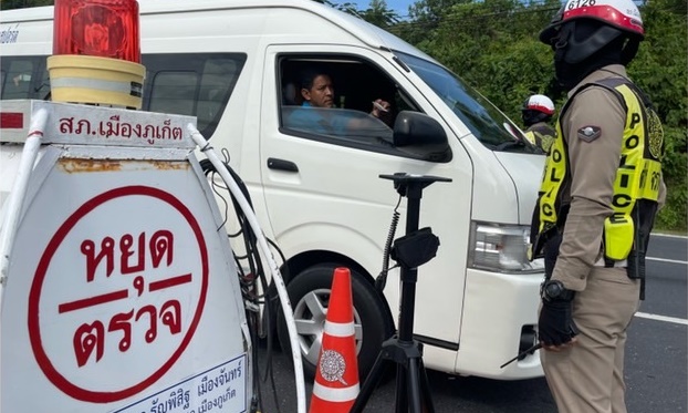 สภ.เมืองภูเก็ตตั้งจุดตรวจ 3 ชั่วโมง จับขับรถไม่มีใบอนุญาต 2 ไม่สวมหมวก 0