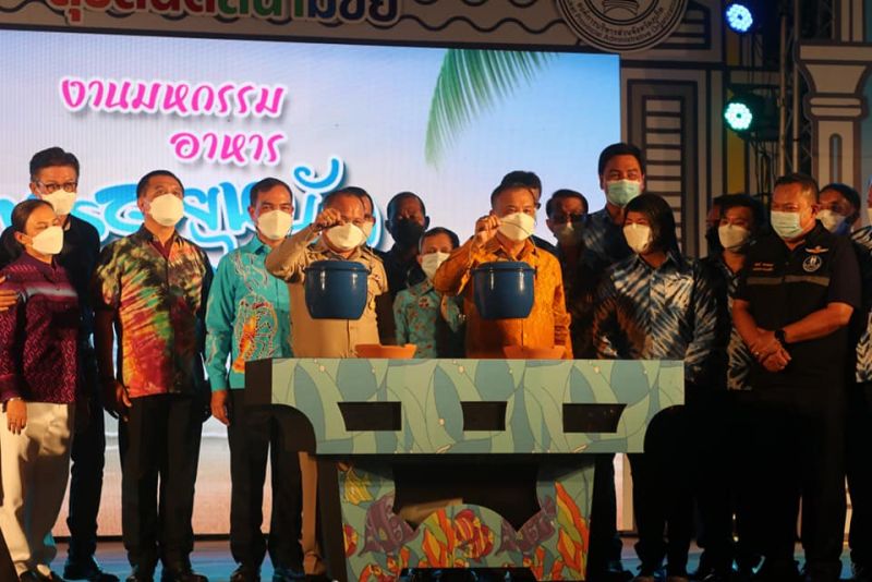 เริ่มแล้วมหกรรมอาหาร ‘หรอยหนัด หยัดได้’ สุขสันต์สนามชัย กระตุ้นเศรษฐกิจภูเก็ต