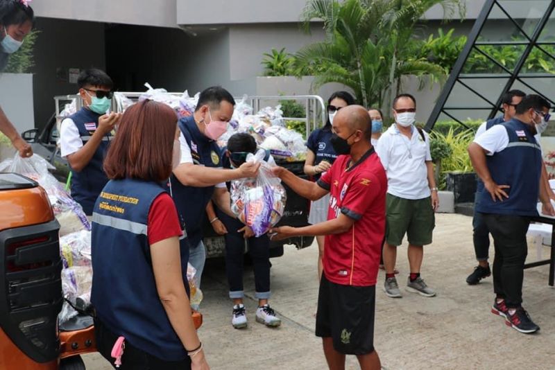 ‘ป่าตองปันสุข’ มูลนิธิพัฒนาป่าตอง มอบทุนการศึกษาและถุงยังชีพ