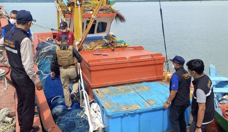ทรภ.3 จับเรือประมงอินโดนีเซียรุกล้ำน่านน้ำพร้อมลูกเรือ 15 คน
