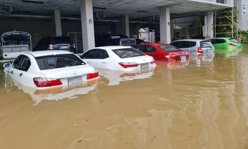 ผู้ว่าฯ ภูเก็ตลงพื้นที่น้ำท่วมถลาง ตรวจสอบหาทางแก้ปัญหาน้ำท่วมขังสร้างความเดือดร้อน