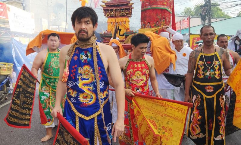 ภูเก็ตแห่พระรอบเมืองวันสุดท้ายคึกคัก ก่อนพิธีส่งพระ สิ้นสุดกินเจ 9 วัน