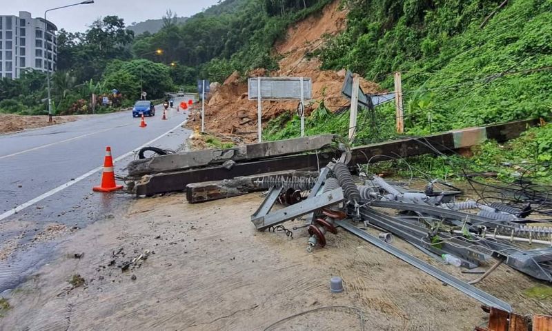 ภูเก็ตฝนตกต่อเนื่องน้ำท่วมผิวจราจรหลายพื้นที่ จนท.ต้องเฝ้าระวังตลอด 24 ชม.