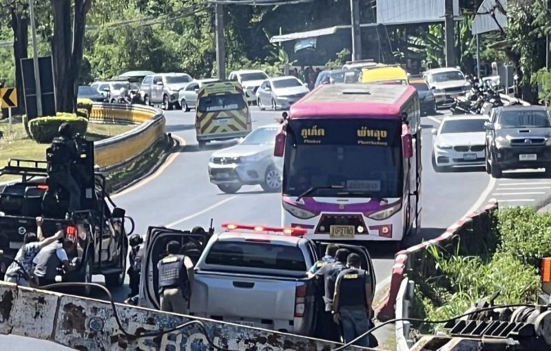 ยิงตัวตายบนรถ! คนร้ายยิงผู้โดยสารบัสภูเก็ตพัทลุงหลังปิดถนนเจรจา 4 ชม.