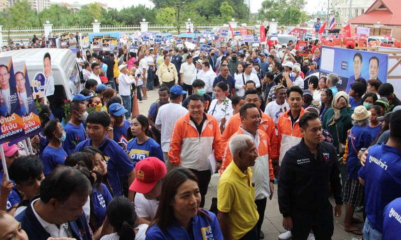 บรรยากาศวันแรกภูเก็ตรับสมัคร ส.ส. 3 เขตเลือกตั้งคึกคัก หลายพรรคส่งผู้สมัครครบทุกเขต