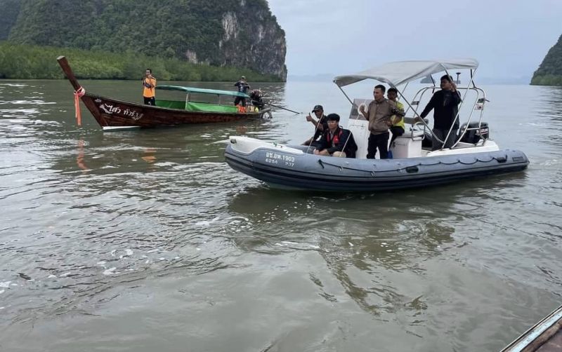 คลื่นลมแรงเรือหางยาวบรรทุกนักท่องเที่ยวล่ม ผู้โดยสารลอยคอรับความช่วยเหลือ