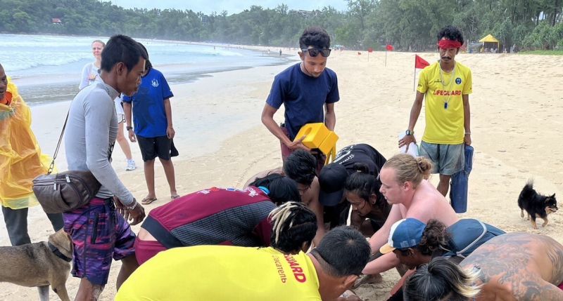 นักท่องเที่ยวคาซัคสถานฝ่าธงแดงจมทะเลหาดกะตะดับ