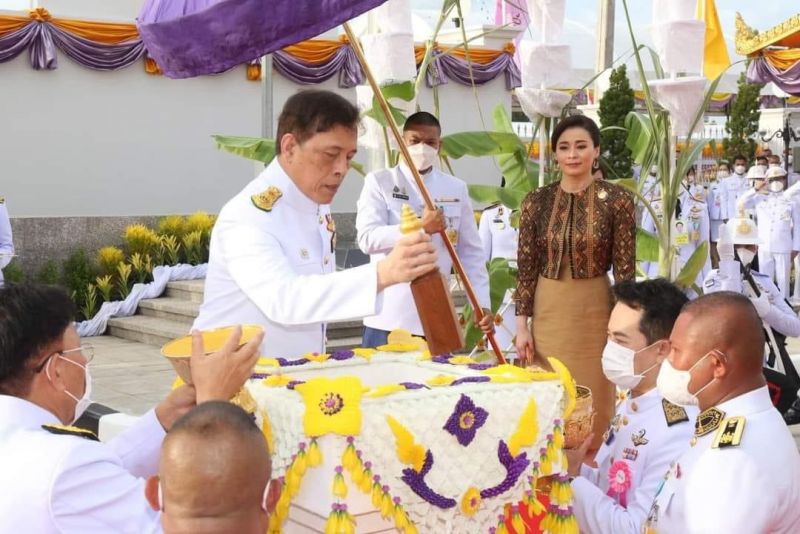 พระบาทสมเด็จพระเจ้าอยู่หัว และสมเด็จพระนางเจ้า ฯ พระบรมราชินี เสด็จพระราชดำเนินไปทรงประกอบพิธีวางศิลาฤกษ์และทรงเปิดอาคารที่ทำการศาลอุทธรณ์ภาค ๘