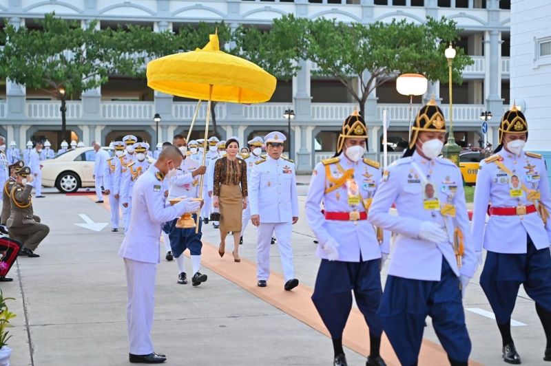 พระบาทสมเด็จพระเจ้าอยู่หัว และสมเด็จพระนางเจ้า ฯ พระบรมราชินีเสด็จพระราชดำเนินไปทรงประกอบพิธีเปิดอาคารศาลากลางจังหวัดภูเก็ต (หลังใหม่)