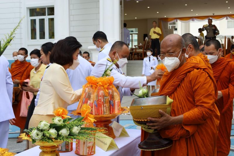 ผู้ว่าฯ นำข้าราชการและพสกนิกรจังหวัดภูเก็ตร่วมกิจกรรมเฉลิมพระเกียรติพระบาทสมเด็จพระเจ้าอยู่หัว