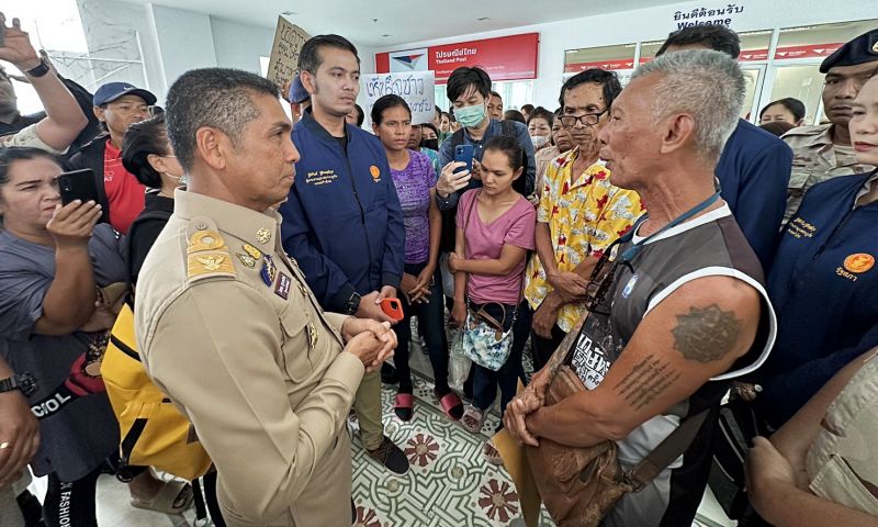 พ่อค้าแม่ค้าหน้าหาดสุรินทร์ยื่นหนังสือผู้ว่าฯ ขอจังหวัดช่วยจัดสรรพื้นที่ทำมาหากิน