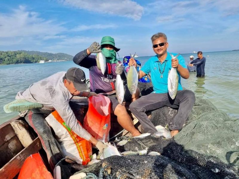 ประมงท้องถิ่นในพื้นที่หาดป่าตองยิ้ม ทะเลยังสมบูรณ์