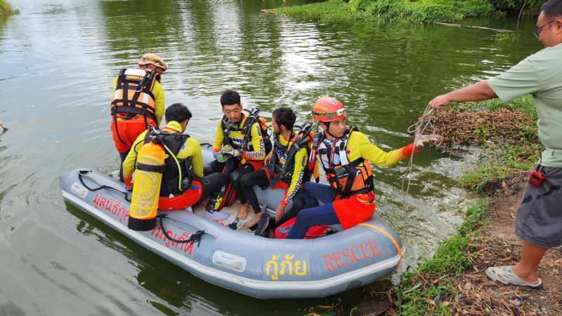 เด็กตกปลาในหนองน้ำช่วยได้ 1 สูญหาย 1 เร่งปูพรมค้นหา