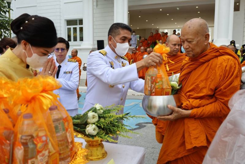 ภูเก็ตจัดพิธีเจริญพระพุทธมนต์ ทำบุญตักบาตรถวายพระราชกุศลพระบาทสมเด็จพระบรมชนกาธิเบศร มหาภูมิพลอดุลยเดชมหาราช บรมนาถบพิตร