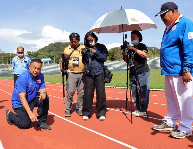 นายก อบจ.ภูเก็ต ร่วมกับหน่วยงานที่เกี่ยวข้อง ลงพื้นที่วางแผนปรับปรุงสนามสุระกุล