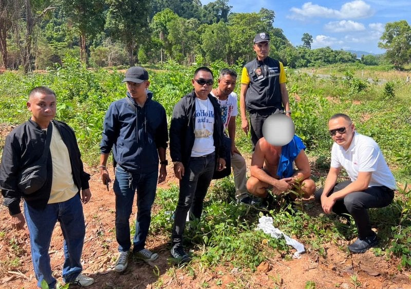 ตำรวจภูเก็ตตามรวบฝรั่งหัวร้อนใช้ปืนตีเพื่อนบาดเจ็บก่อนหนีไปกบดานห้องแฟน