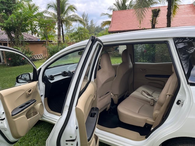 2014 Honda Mobilio- 7 seater