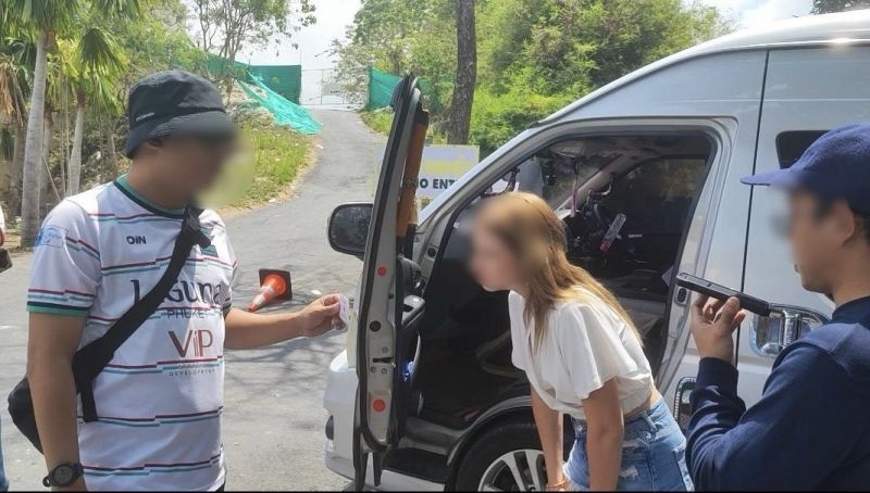 ตำรวจท่องเที่ยวภูเก็ตจับกุมไกด์เถื่อนชายหญิงรัสเชีย 2 ราย