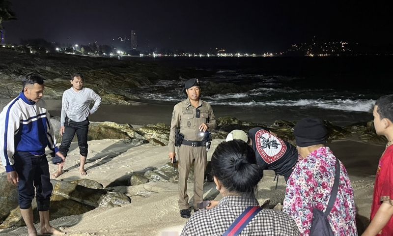 พบศพแล้วหนุ่มเมียนมา ฝ่าธงแดงลงเล่นน้ำที่หาดกะหลิม โดนคลื่นซัดจมทะเล