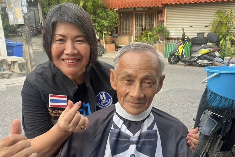 อบจ.ภูเก็ต ทำเก๋ลงพื้นที่บริการตัดผมแก่ประชาชนคนเปราะบางถึงบ้าน