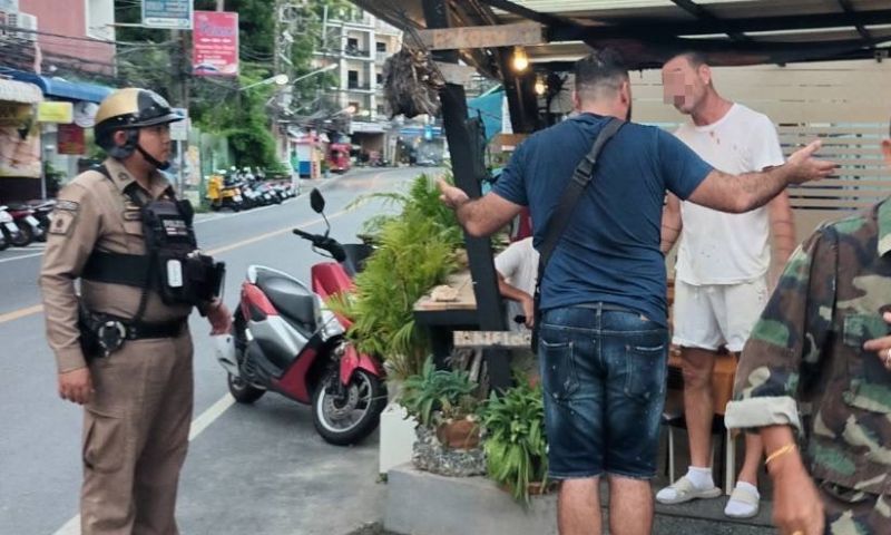 สองหนุ่มฝรั่งเศสทะเลาะวิวาทยามเช้า ได้รับบาดเจ็บ ตำรวจป่าตองเชิญสงบสติที่โรงพัก