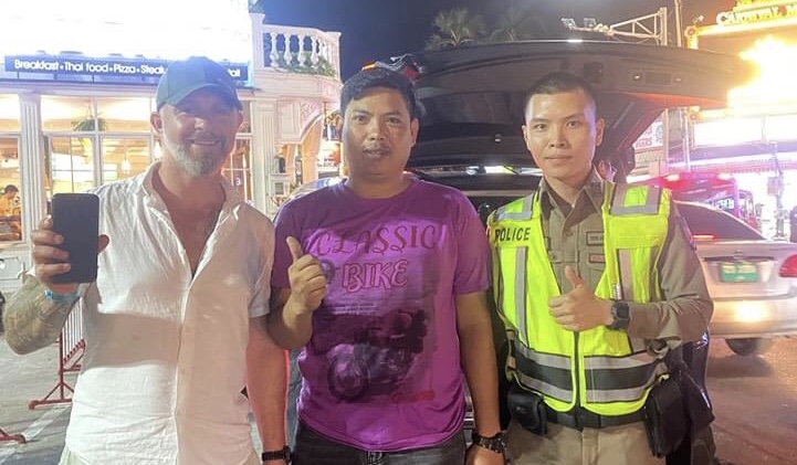 ลืมโทรศัพท์ไว้ในรถโดยสารแล้วได้คืน นักท่องเที่ยวสุดประทับใจ