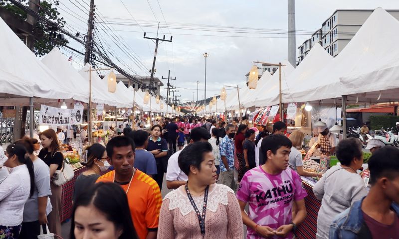 เริ่มแล้ว! ตลาดนัดสุขภาพและดนตรีในสวนเทศบาลเมืองกะทู้