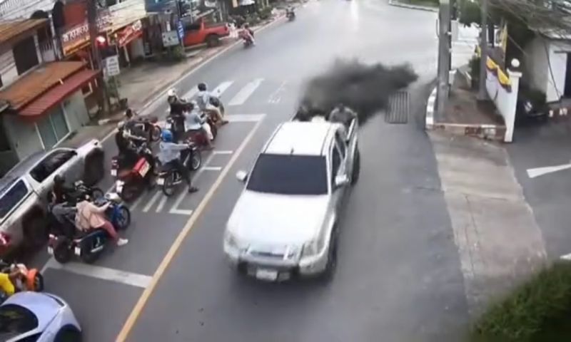 โซเชียลแห่ชื่นชมตำรวจ ตามจับรถกระบะปล่อยควันดำได้ทันที