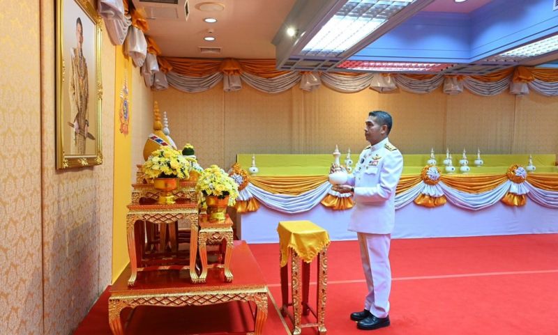 ผู้ว่าฯ เชิญคนโทน้ำพระพุทธมนต์ศักดิ์สิทธิ์จากภูเก็ตเข้าเก็บรักษาที่กระทรวงมหาดไทย