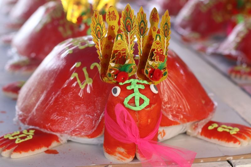 ทม.กะทู้ สืบสานประเพณีโจ้กี่ ต่องย่องสูจ้อ งานแห่งความกตัญญูต่อบรรพบุรุษ