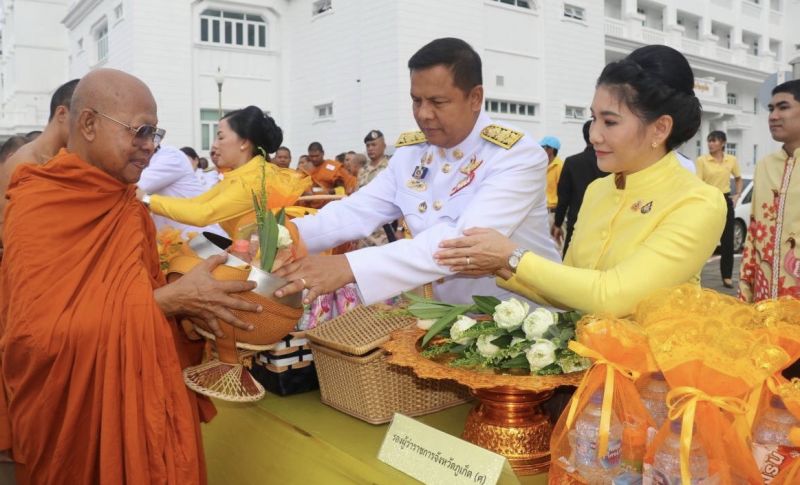 ภูเก็ตประกอบพิธีเจริญพระพุทธมนต์ พิธีทางทางศาสนามหามงคล ทำบุญตักบาตรพระสงฆ์และสามเณร 101 รูป