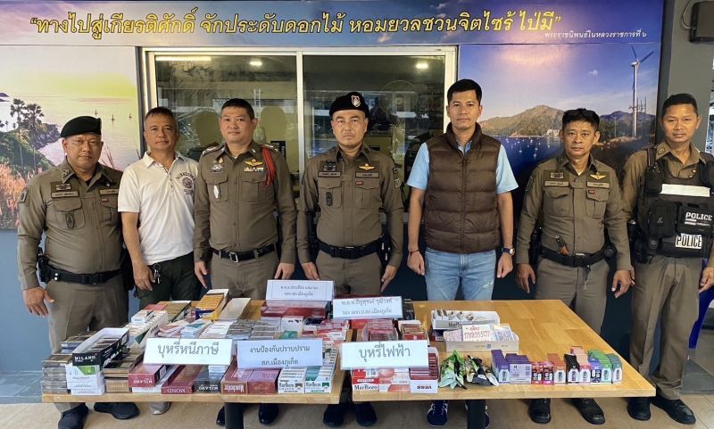 ตำรวจเมืองภูเก็ตรวบ 2 สาว จำหน่ายบุหรี่เถื่อนและบุหรี่ไฟฟ้า