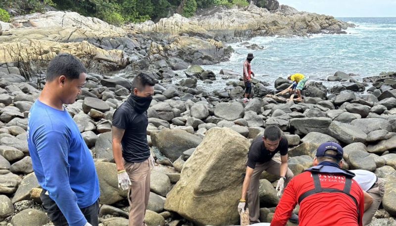 พบแล้วศพชายจีนหลังคลื่นซัดจมหายหาดกะรน น้ำทะเลลดศพเกยโขดหินหาดฟรีดอม