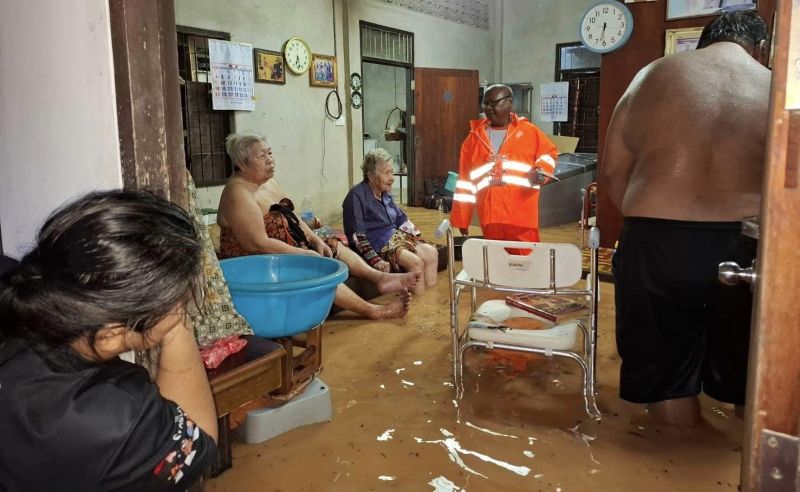ภูเก็ตเร่งค้นหาผู้ประสบภัยคาดเจ็บและสูญหาย 3-4 ราย ประสานการไฟฟ้าตัดกระแสไฟ
