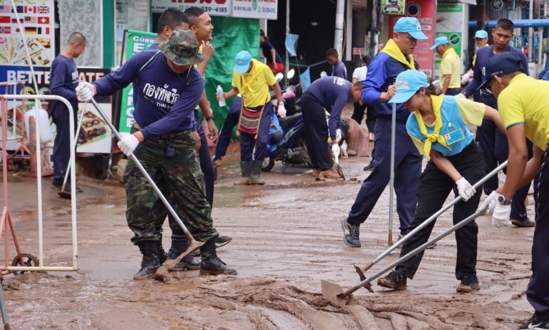 ทรภ.3 ส่งทัพทหารเรือ 50 นาย ช่วยเหลือผู้ที่ได้รับความเดือดร้อนจากภัยน้ำท่วมกะรน