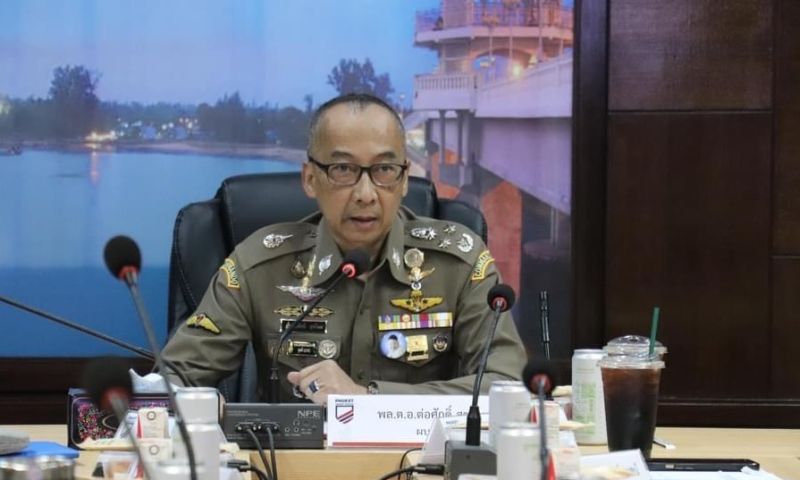 ผบ.ตร.ตรวจเยี่ยมด่านตรวจภูเก็ต สั่งให้บริการอย่างเป็นมิตร มีประสิทธิภาพและทั่วถึง