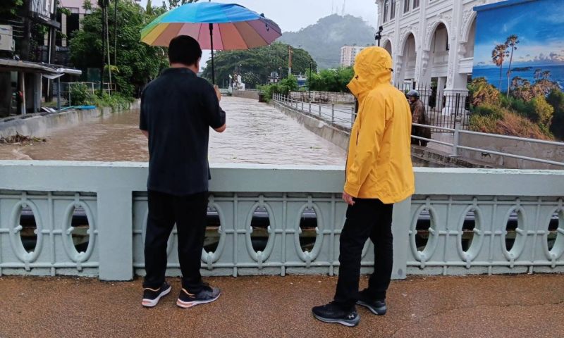 ทน.ภูเก็ต เฝ้าระวังติดตามสถานการณ์น้ำคลองบางใหญ่ หลังฝนตกต่อเนื่องในพื้นที่