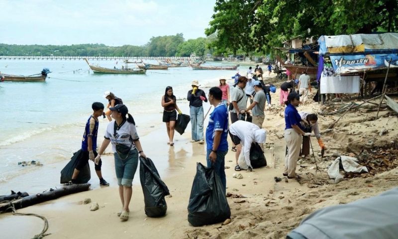 กรมทะเลร่วม “เก็บด้วยใจ มุ่งมั่นเพื่อท้องทะเล” ชายหาดราไวย์ เก็บขยะทะเลกว่า 300 กก.