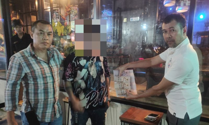 สภ.ป่าตอง จับกุมพ่อค้าขายปืนเถื่อนพร้อมหลักฐานมัดตัว