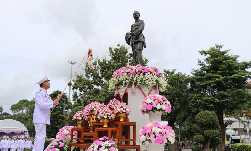 ผู้ว่าฯ ภูเก็ต นำพสกนิกรทุกหมู่เหล่าประกอบพิธีวางพวงมาลา เนื่องในวันปิยมหาราช
