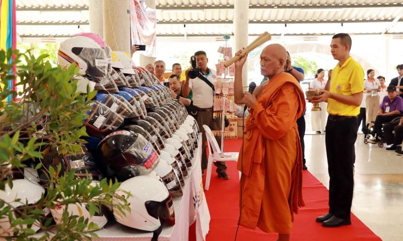 จังหวัดภูเก็ตร่วมพิธีทอดผ้าป่า “หมวกกันน็อค” รำลึกผู้สูญเสียจากอุบัติเหตุทางถนน