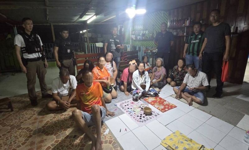 สภ.ถลาง จับกุม 11 นักพนันไฮโล จับกลุ่มเล่นกันภายในที่พักคนงาน